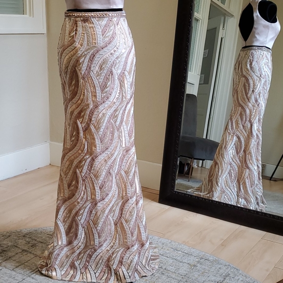 SIZE 4 No Alterations two piece prom gown in blush - Picture 5 of 13